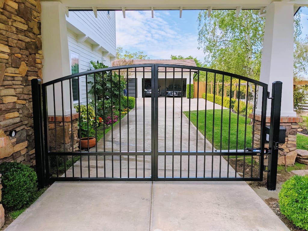 Driveway Gate — Image 9 of 14