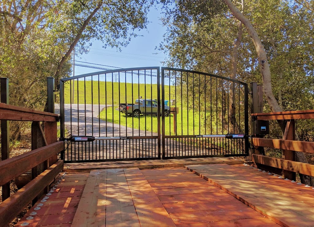 Driveway Gate — Image 6 of 14