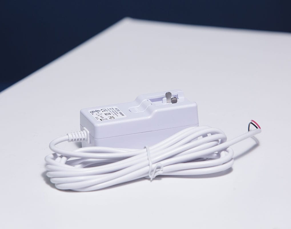 DoorBird 15 V power supply with the US plug fitted and bare wire ends
