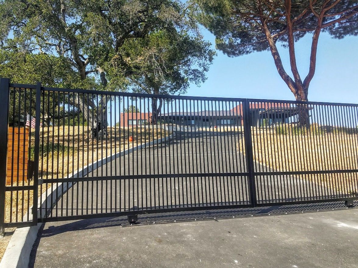driveway gate in Aurora — installer tips