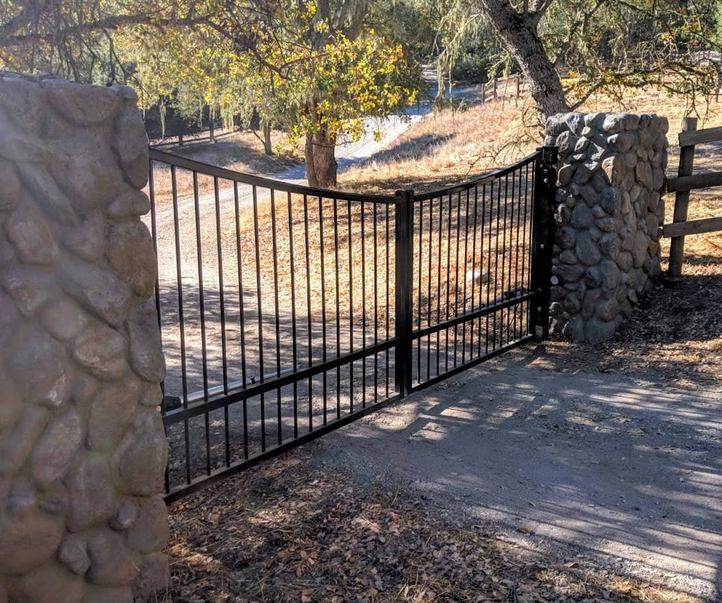 driveway gate in Bakersfield — installer tips