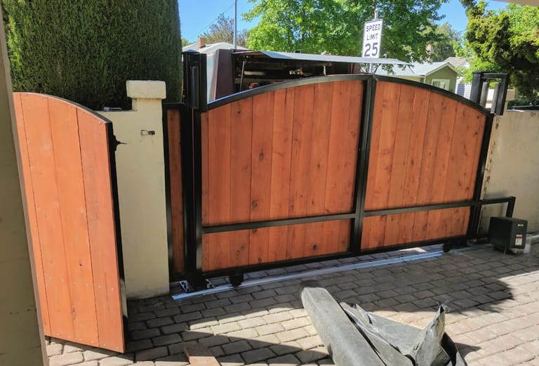 Sliding driveway gates