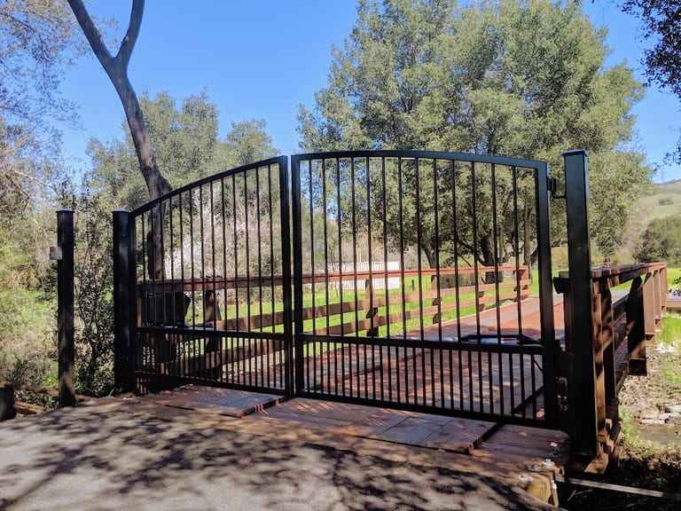 Bi-fold driveway gates