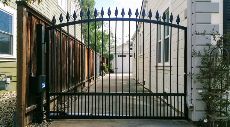 Cantilever driveway gates